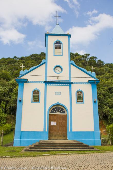 Imagem da fachada de uma igreja em Visconde de Mauá.